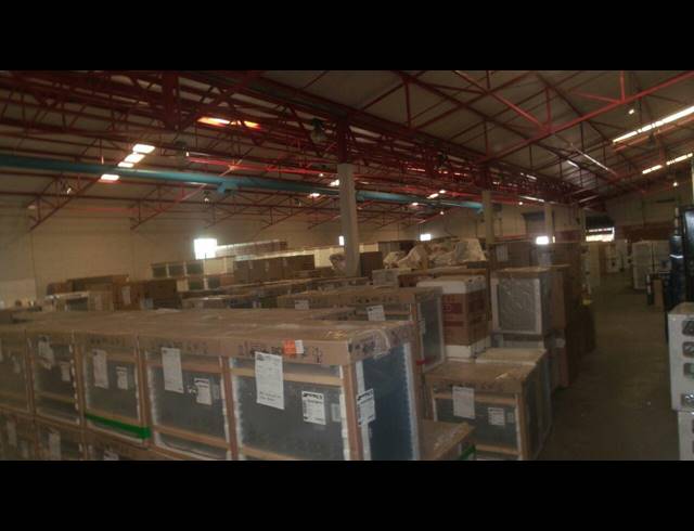 1,655M² WAREHOUSE TO LET IN BELLVILLE CENTRAL